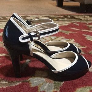 Anne Klein navy/creme peep toe pumps